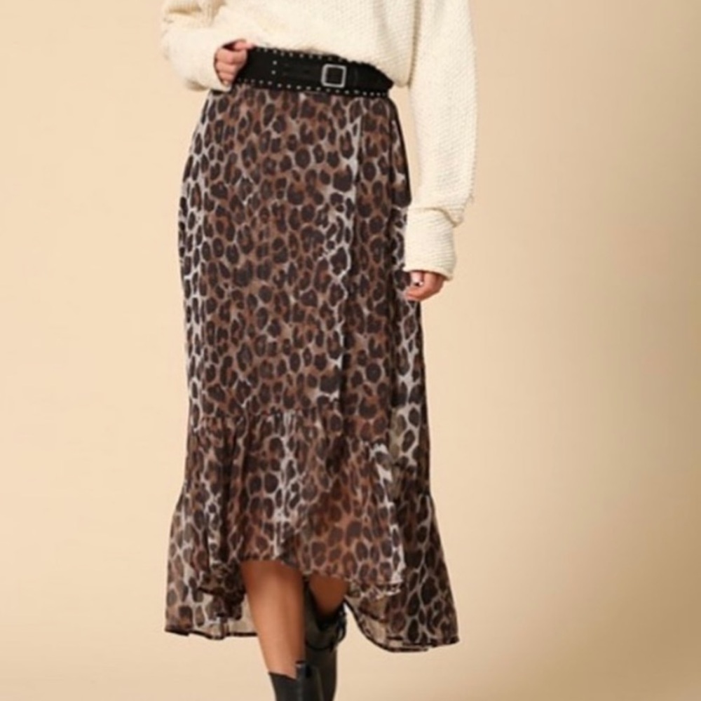 Leopard skirt